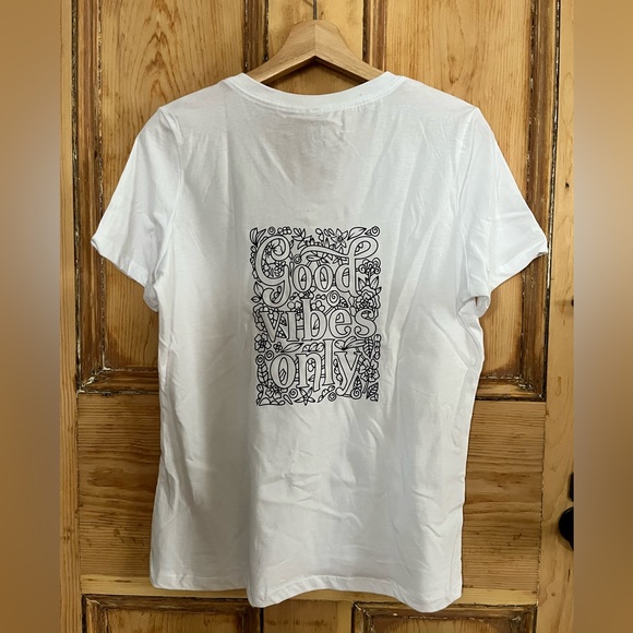 Women’s medium white tshirt - Picture 1 of 3